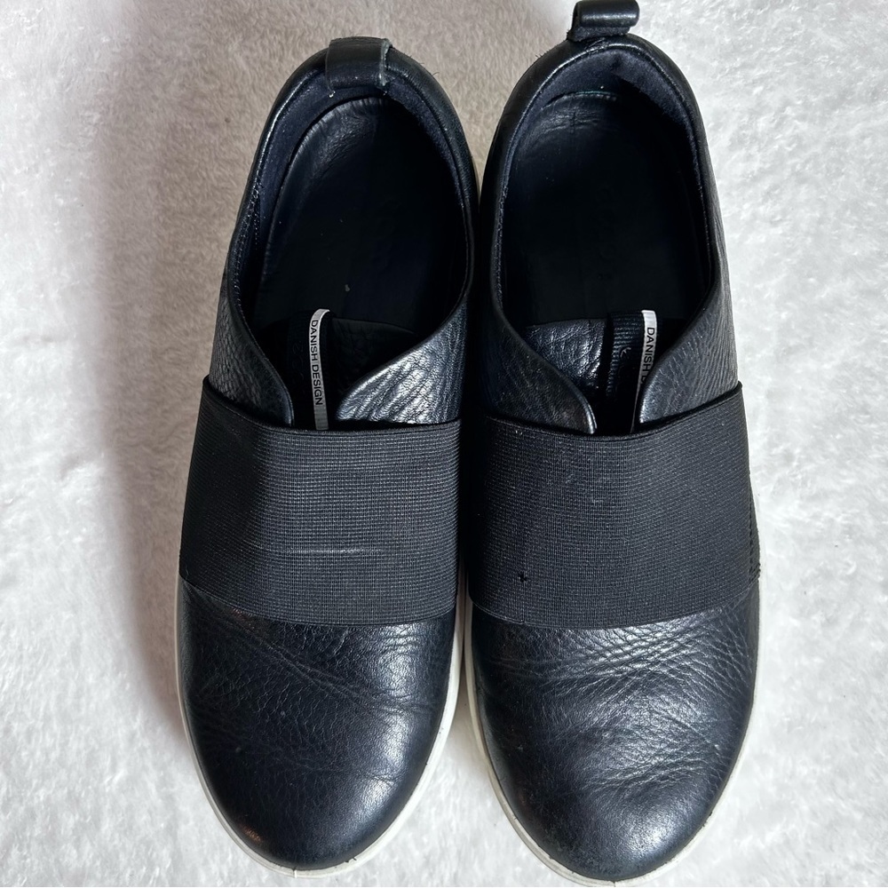 Ecco Black Leather Women's Slip on Sneakers Size 37 EU / 6 US